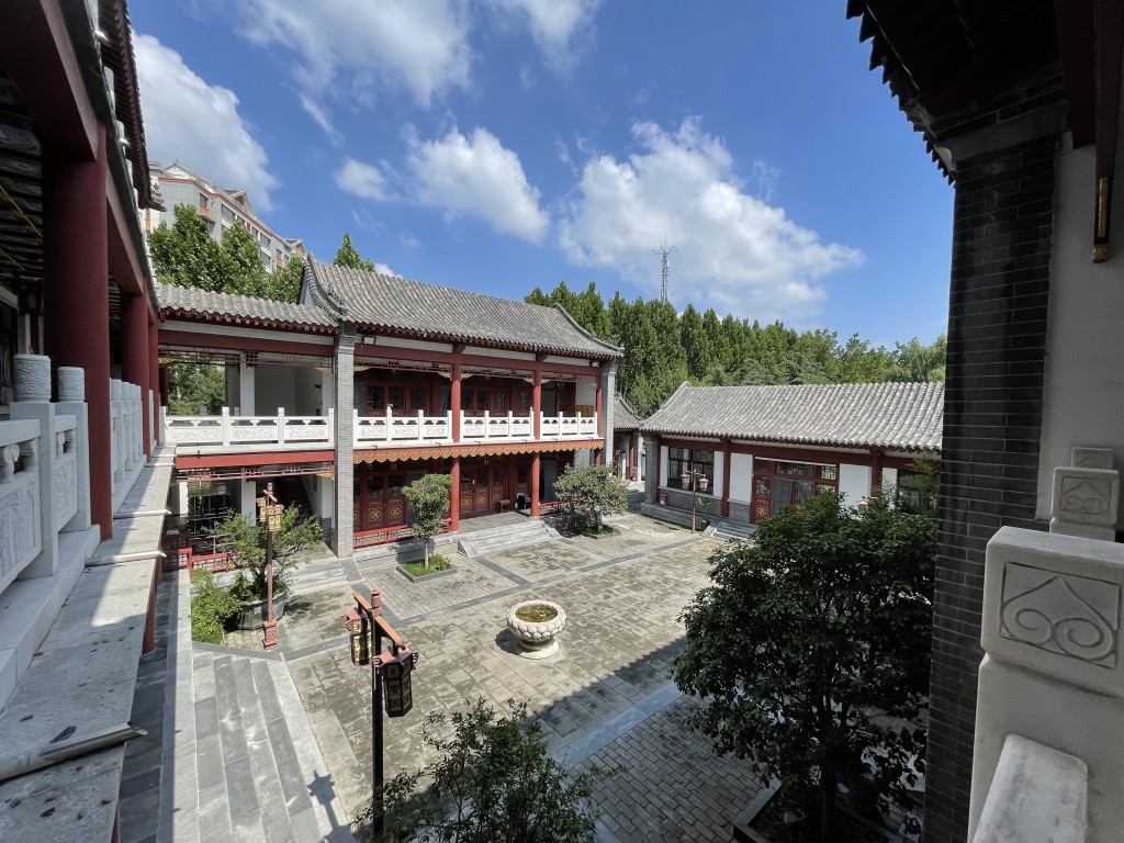 Visiting a traditional academy in Qufu